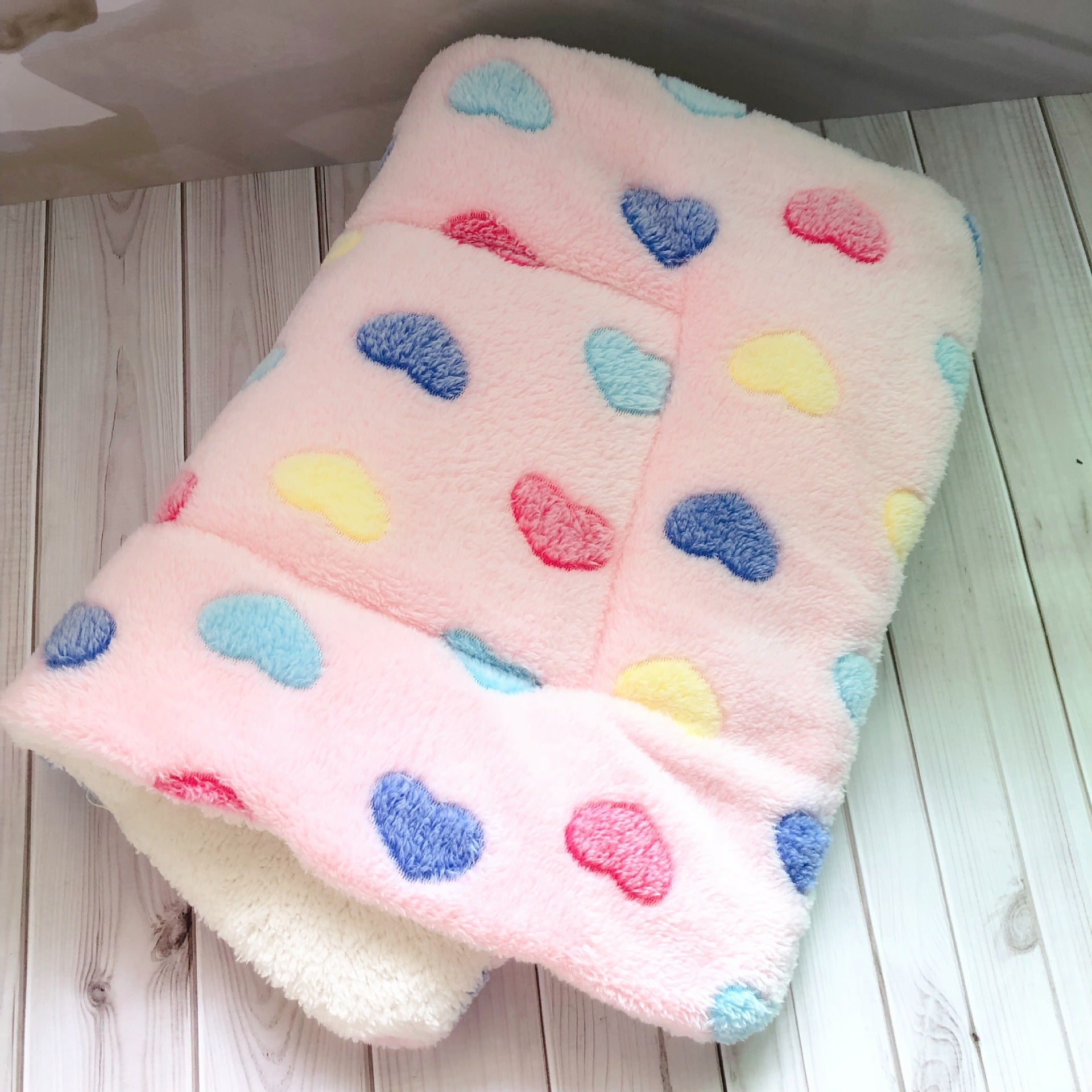 Cozy Flannel Pet Blanket – Soft Comfort for Dogs and Cats
