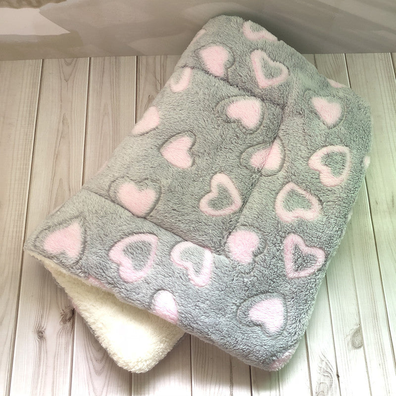 Cozy Flannel Pet Blanket – Soft Comfort for Dogs and Cats