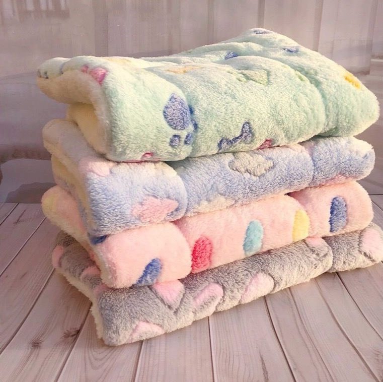 Cozy Flannel Pet Blanket – Soft Comfort for Dogs and Cats